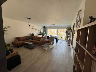 Instapklaar en lichtrijk appartement op toplocatieDit heel lichtrijke appartement combineert ruimte, comfort en een uitstekende ligging.De ruime...