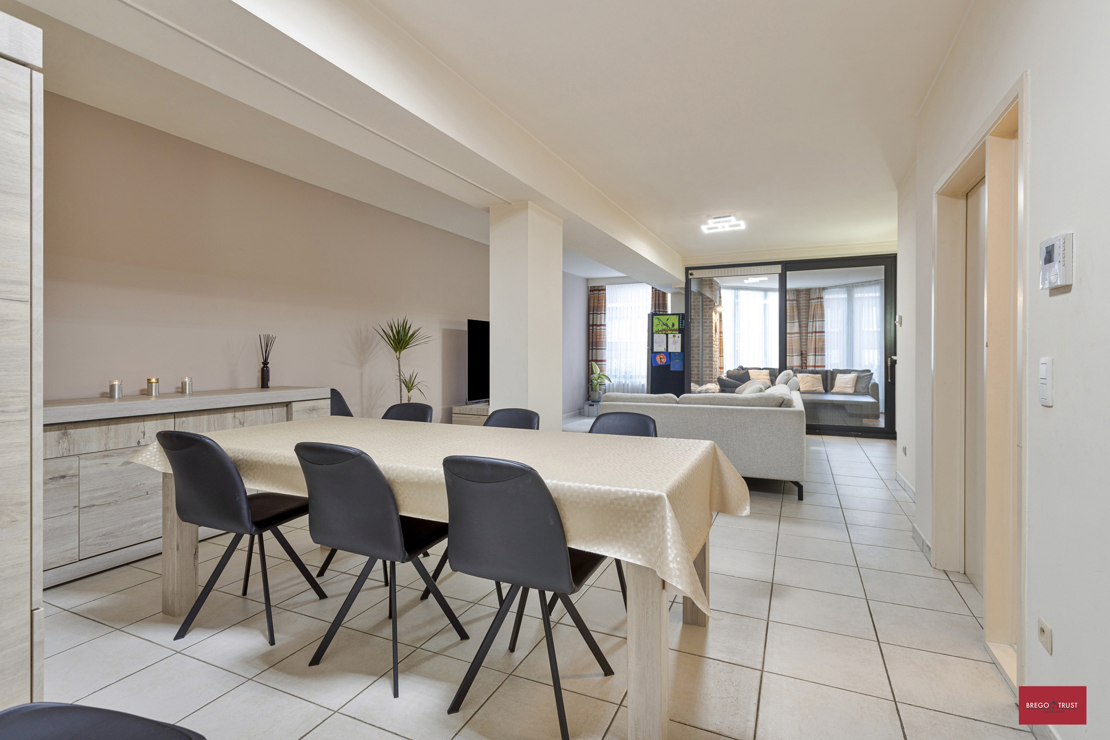 Ruim 3 slpk gelijkvloers appartement rustig gelegen - foto 1