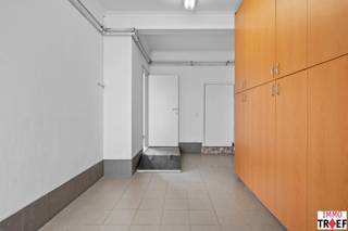 Deze gezinswoning is gelegen op korte afstand van centrum Lebbeke, vlakbij scholen, winkels en op wandelafstand van openbaar vervoer. Indeling:...