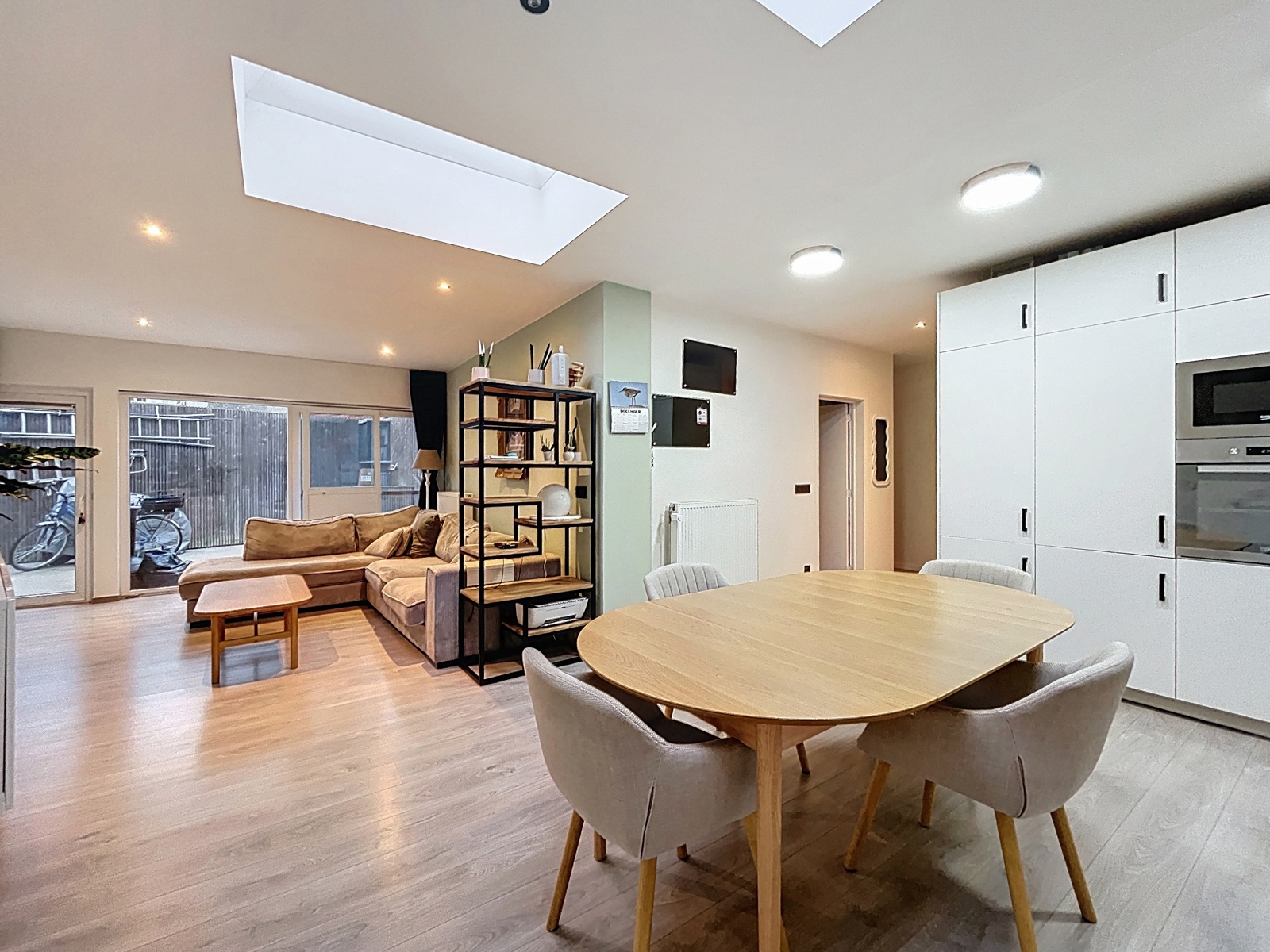 Instapklaar 2 slpks appartement, terras en autostaanplaats - foto 4