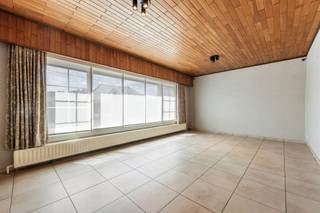 <p><span>Instapklare gelijkvloerse woning op rustige ligging</span></p><p><span> </span></p><p><span>Belangrijkste troeven:</span></p><p><span>- Reeds gerenoveerd: PVC ramen, badkamer, gasketel, isolatie zoldervloer, elektriciteit</span></p><p><span>- Volledig gelijkvloers</span></p><p><span>- Perfect instapklaar</span></p><p><span>- Uitstekend onderhouden</span></p><p><span>- Ruim perceel van 966m2</span></p><p><span>- Ideale ligging: nabij school, winkel, bakker en in een rustige straat</span></p><p><span>- Vlakbij natuurdomein De Keiheuvel - De Most</span></p><p><span>- Extra's: rolluiken, kruipkelder</span></p><p><span> </span></p><p><span>Bekijk zeker ook onze grondplannen met de afmetingen. Zo krijgt u van thuis uit al een perfect beeld van wat deze woning te bieden heeft!</span></p><p><span>Wenst u meer info of een vrijblijvende bezichtiging, contacteer dan ons kantoor op het nummer 014 39 99 99 en wij helpen u graag verder.</span></p>