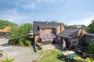 Immo Pické vous propose cette villa située au calme dans le centre d'Oudenaken. Cette maison est située sur un magnifique terrain de 33a...