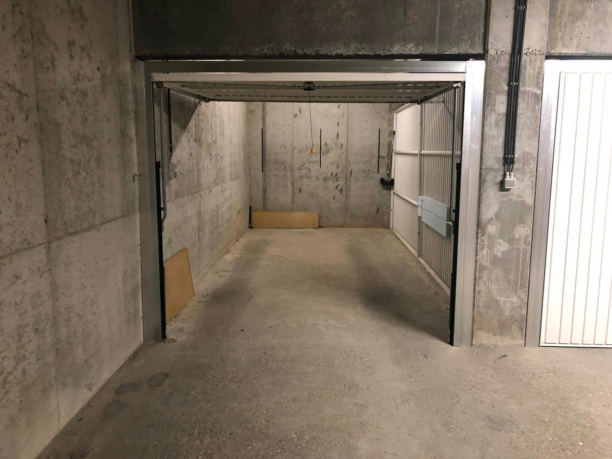 Centraal gelegen garagebox te koop ! - foto 4