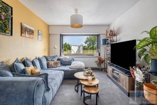 Op een unieke locatie te Heist-op-den-Berg, bevindt zich deze leuke starterswoning met 2 slks, ruime tuin en vrijstaande garage.<br /><br />Deze charmante woning is gelegen op een prachtige, groene locatie waar het heerlijk vertoeven is. Rust en bereikbaarheid staan hier centraal. Winkels, scholen en openbaar vervoer bevinden zich in de nabije buurt.<br /><br />We komen de woning binnen langs de inkomhal langs waar we toegang verkrijgen tot de gezellig ingerichte open leefruimte met zithoek en eetplaats. Aansluitend bevindt zich de ingerichte keuken, voorzien van alle hedendaags comfort, kookeiland en ontbijtruimte. Achterliggend bevindt zich het gastentoilet alsook de volledig uitgeruste badkamer met douche, ligbad en ensuite berging met wasplaats. Terug in de inkomhal zorgt de trap voor een toegang tot de bovenverdieping. Deze maakt plaats voor 2 ruime slaapkamers waarvan één uitgerust met airco.<br /><br />Als kers op de taart, geniet de woning een prachtige tuin met een riant zonneterras. Hier is het puur genieten van rust en zon, in alle privacy! <br />Tot slot is er de aanwezigheid van een vrijstaande garage en carport, ideaal als extra bergruimte. <br /><br />Troeven: conforme elektriciteit, airco, instapklaar, toplocatie<br /><br />Kortom, een ideale opportuniteit, voor wie opzoek is naar een gezellige woning met prachtige tuin op een uiterst rustige en groene locatie te Heist-op-den-Berg. Contacteer ons gerust voor meer informatie of een bezoek ter plaatse.