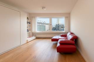 Deze lichtrijke studio te koop is gelegen op de tweede verdieping van Residentie Auriga, temidden de prachtige omgeving van het Casino Kursaal in...