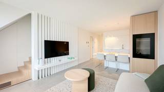 Zeer aangename duplex met 2 ruime slaapkamers, gelegen nabij het Rubensplein in een kleine residentie...Het appartement is gerenoveerd en werd...