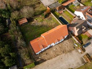 Prachtige nieuwbouwwoning in de Jan Breidelstraat, in het hart van Oostkamp!E-peil: max. E20 – Mobiscore: 8/10Deze landelijke woning maakt deel uit...