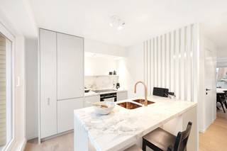 Beautiful renovated duplex apartment with 3 bedrooms and sun terraces on a central loctaie in the Leopoldlaan in Knokke. The apartment is located at 350meter from the Zeedijk. <br /><br />On the living level there is a beautiful new open kitchen with veneer oak cabinets and with marble kitchen top, equipped with all appliances (dishwasher, fridge, freezer, induction hob). The kitchen is located on an east facing terrace where there is room for a dining table or lounge. In addition, the kitchen has a storage room with connection for washing machine and storage space.<br />Very bright living room with dining area both with parquet flooring opening onto the west facing terrace. There is also a guest toilet. If you take the stairs to the upper floor it has the master bedroom, a spacious bedroom equipped for a double bed + custom closets and ensuite bathroom with walk-in shower. Another additional shower room in the hallway, a separate toilet and storage closet. In the second bedroom there is also room for double bed + several built-in closets. In addition, here is also a third bedroom with built-in bunk beds and storage closet. All bedrooms have built-in wardrobes and bedside cabinets.<br />Possibility to purchase pitch in the same building.<br /><br />EPC: .138 kWh/m² (UC: 2658634)