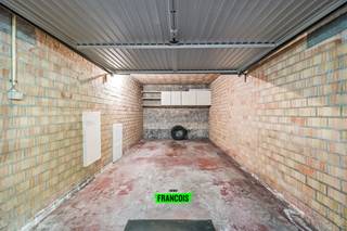 Deze garagebox bevindt zich in een parkeercomplex te midden de Belle Epoquewijk te Oostende. In de buurt zijn er talrijke buurtwinkels,...