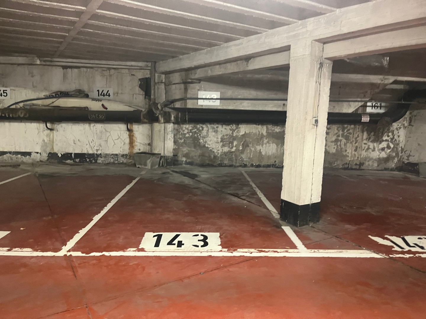 Vlot toegankelijke autostaanplaats in residentie Saint Georges - photo 5