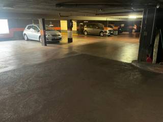 Emplacement de parking souterrain, Rue Jakob Jordaens 18, BruxellesDans un immeuble d'appartements, au cœur de Bruxelles, nous proposons à la vente...