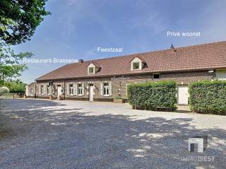 Ontdek deze unieke commerciële opportuniteit midden in de groene omgeving van Tessenderlo. Met een bruikbare oppervlakte van maar liefst 925m²...