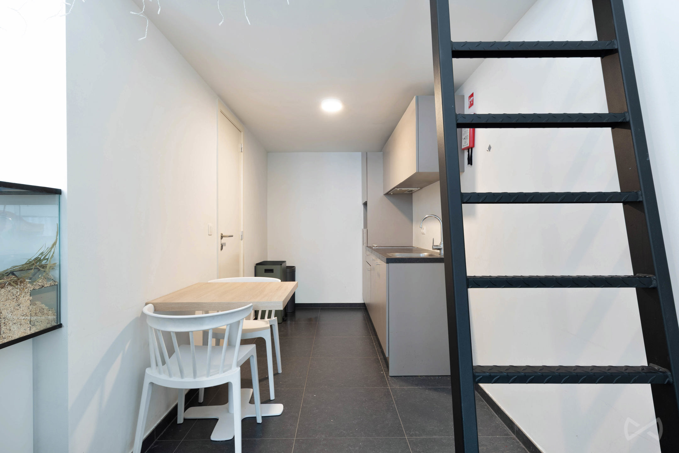 Ruime vernieuwde studio met private inkom - foto 5