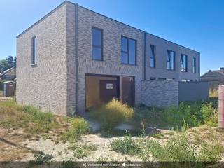 In het rustige en landelijke Hertsberge realiseert Durabrik een nieuwe kleinschalige verkaveling in het verlengde van de Muntestraat. In een eerste fase komen er nu 10 woningen in verkoop. <br /><br />Lot 7 is een halfopen bebouwing in de moderne bouwstijl : 2 bouwlagen en een plat dak. <br />Deze woning staat ruwbouw-winddicht momenteel en kan tamelijk snel instapklaar gemaakt worden.<br />GELIJKVLOERS : inkom, wc, ruime living, open keuken met eiland, ruime berging/wasplaats.<br />EERSTE VERDIEPING : 3 ruime slaapkamers, ingerichte badkamer met inloopdouche, badkamermeubel met dubbele lavabo, aparte wc, technische ruimte.<br />Mogelijkheid tot plaatsen van een carport. Gezellige tuin, toegankelijk achteraan via een padje, ideaal voor fietsers !<br />Doodlopend straatje zonder doorgaand verkeer. Vlakbij nieuwe groenzone. <br />Goeie verbinding met de E40.<br /><br />Deze woning wordt volledig afgewerkt aangeboden met ingerichte keuken en badkamer, bevloering en vloerverwarming.<br />Superenergiezuinige woning (E -19 !) door warmtepomp, doorgedreven isolatiepakket, ventilatiesysteem D en pakket zonnepanelen.<br /><br />Download de brochure via https://durabrik.immo/hertsberge<br />Bij Durabrik ben je zeker van een vaste prijs. Geen budgettaire verrassingen dus tijdens je bouwtraject.<br />Heb je vragen? Contacteer dan je bouwadviseur via 09/280.60.60. of mail naar info@durabrik.be.<br />Inspiratie opdoen? Bezoek onze kijkwoning in Roeselare of Aalter op afspraak.<br />Prijs excl. btw en kosten. Beelden en oppervlaktes zijn indicatief.