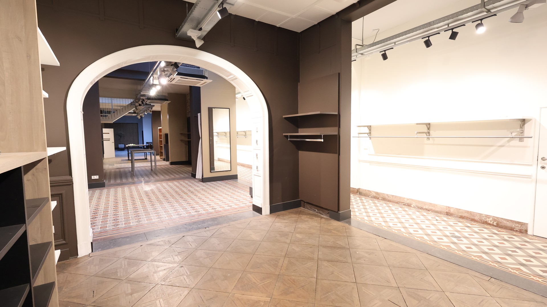 Karaktervol handelspand te huur in hartje Roeselare - foto 4