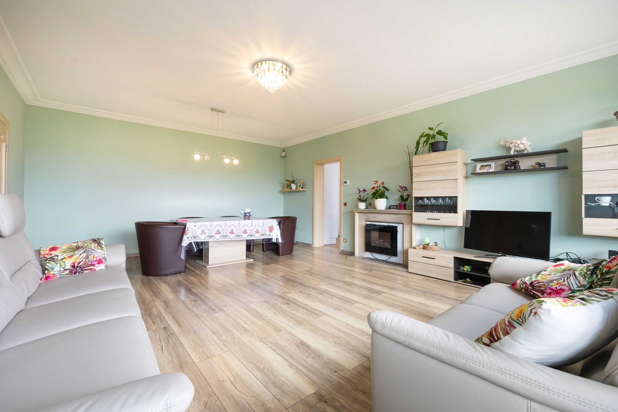 Volledig gerenoveerd appartement 2 slaapkamers van ± 95 m² - foto 3