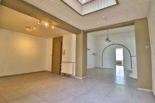 CENTRAAL GELEGEN APPERTEMENT Gelijkvloers appartement nabij het centrum.  Grote ruimtes, veel licht en netjes onderhouden.Een grote leefruimte houdt...