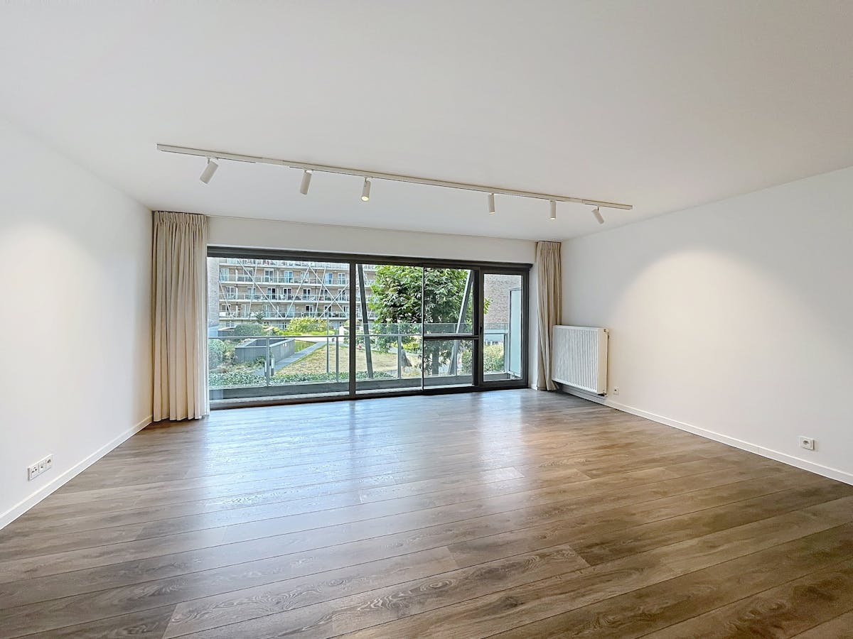 Gerenoveerd appartement met 2 slaapkamers en terras te huur in brugge - foto 5