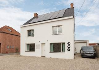 House for sale in Malle