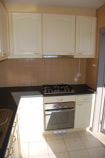 Rustig &amp; centraal gelegen instapklaar appartement op de 2eV met 2 slaapkamers en achterliggende garage. - foto 5