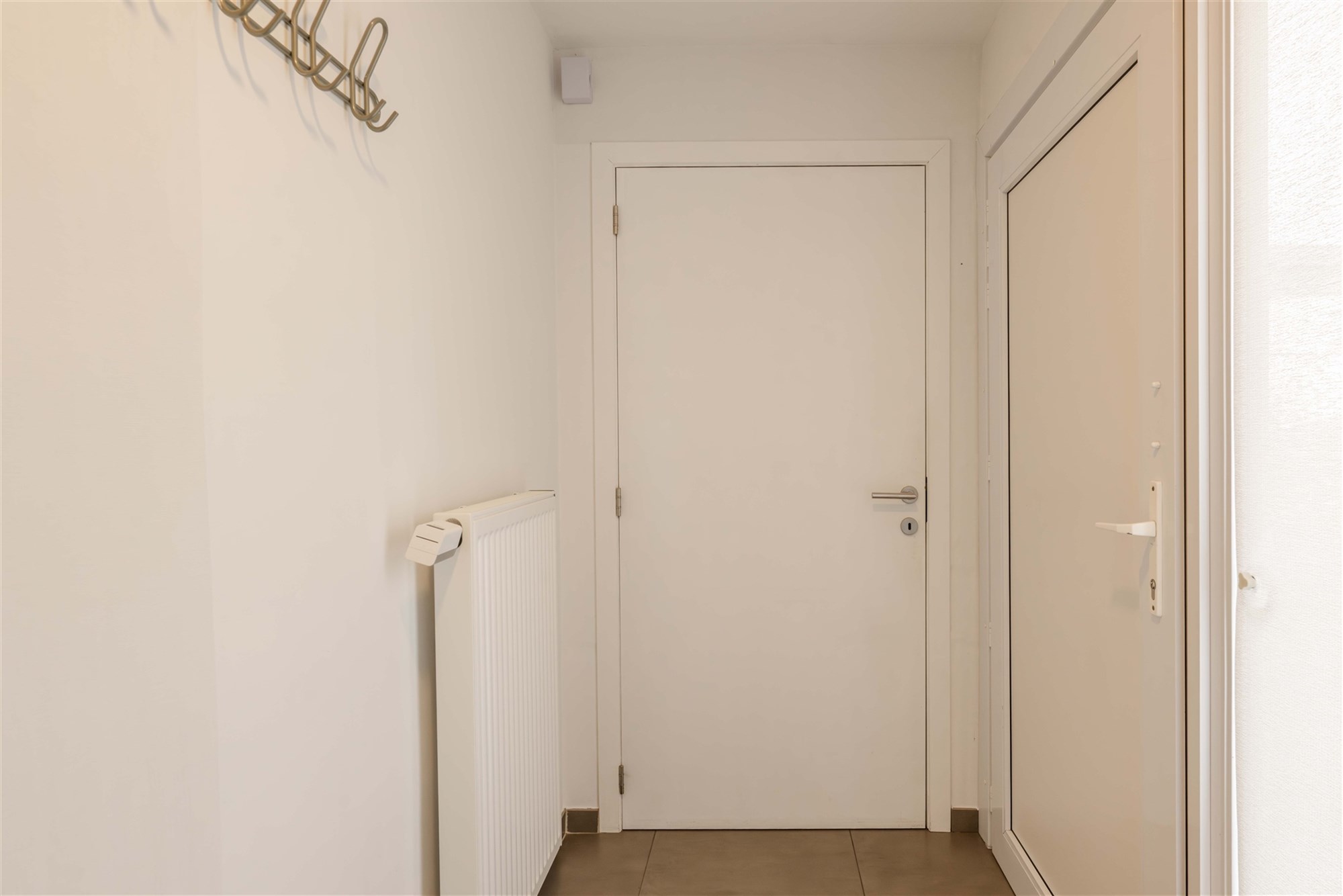 Halfopen woning met 4 slaapkamers, garage en zongerichte tuin - foto 4