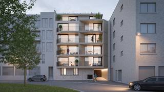 Ontdek Residentie Honoré, een gloednieuw woonproject gelegen in een rustige en aangename buurt in Oostende. Deze kleinschalige residentie telt slechts 10 energiezuinige appartementen, ideaal voor wie op zoek is naar comfort, privacy en een duurzame levensstijl. Elk appartement beschikt over twee volwaardige slaapkamers en een ruim terras. Dankzij het doordachte ontwerp en de moderne afwerking voel je je hier meteen thuis. Een gemeenschappelijke fietsenberging is voorzien voor wie de stad graag op een duurzame manier wil verkennen. Voor extra comfort is er ook de mogelijkheid om een garage te huren nabij het gebouw. Of je nu op zoek bent naar een eerste woning, een investering of een rustige uitvalsbasis aan zee, Residentie Honoré biedt het allemaal. Interesse? Neem vandaag nog contact met ons op voor plannen, prijzen en beschikbaarheden.