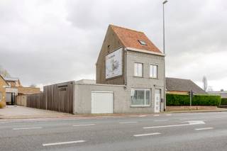 Reserveer uw tijdslot en kom langs tijdens het bezoekmoment op zaterdag 20/12 tussen 10u30 en 12u!Deze te renoveren woning biedt een ruime inpandige...