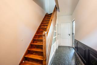 Bent u op zoek naar een instapklare woning met een praktische indeling, een gezellige tuin én een centrale ligging? Dan is deze woning in...