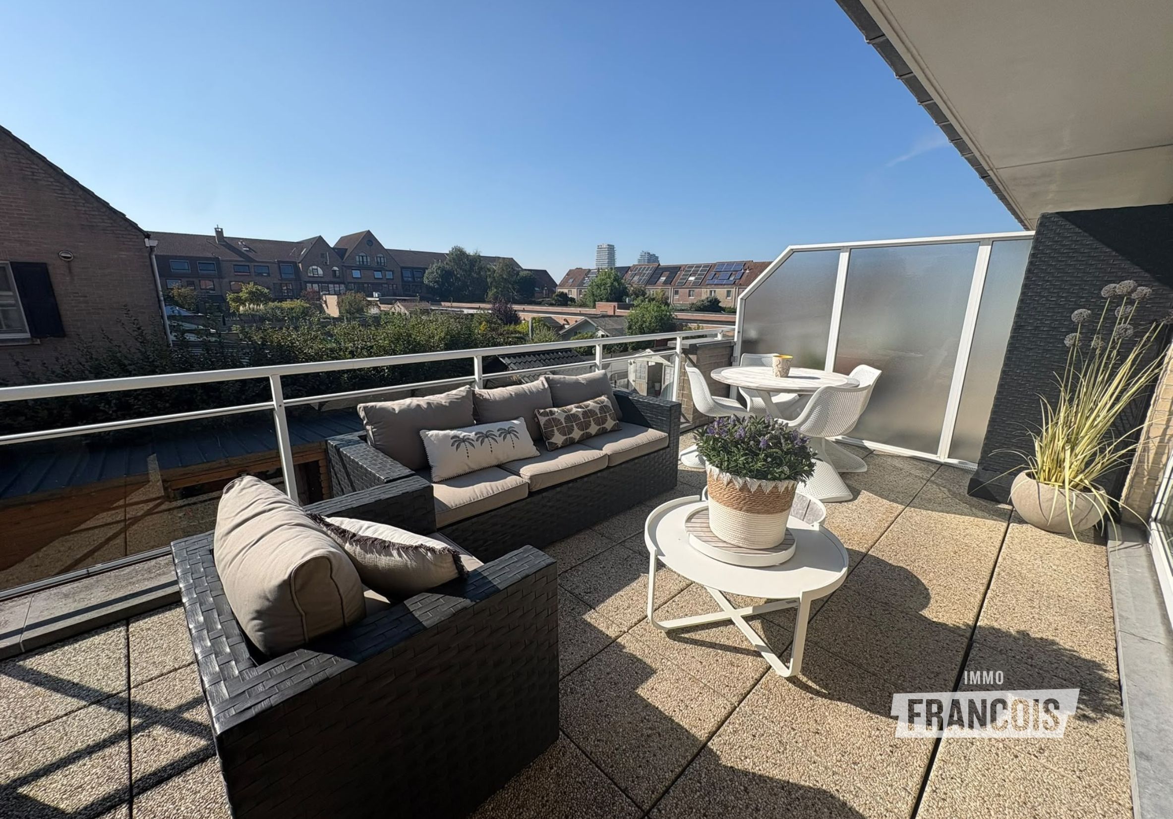 Zeer verzorgd en lichtrijk duplexappartement met zonnig terras in Opex Oostende. - foto 1