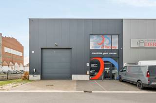Instapklaar recente perfect ingericht BEDRIJFSGEBOUW (showroom/atelier/burelen en parking) gelegen in het bedrijvenpark Brandemolen te...
