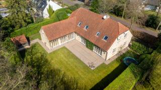 Zeer mooi onderhouden villa in landelijke cottage stijl gelegen in uiterst rustige, doodlopende straat in residentiële omgeving te Oud-Turnhout...