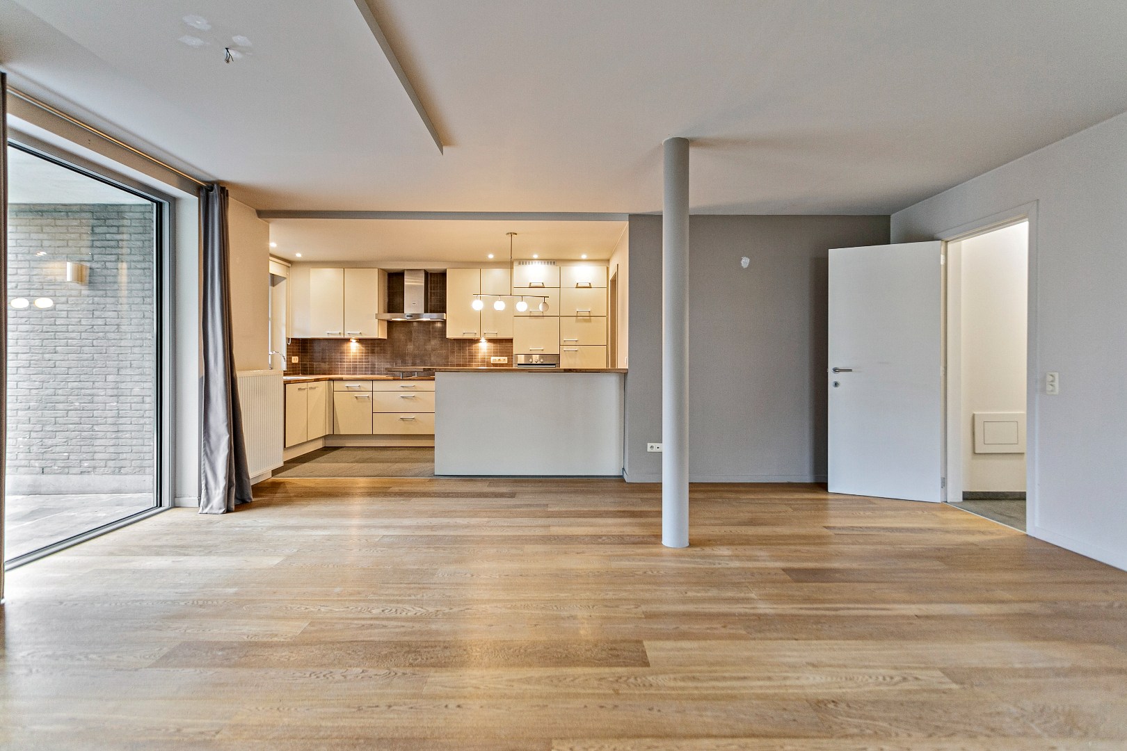 Prachtig gelijkvloers 3 slaapkamer appartement met tuin van 389m2 - foto 4