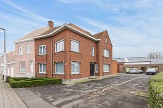 Op zoek naar een plek waar je werk en privé moeiteloos kan combineren? Dit veelzijdige pand biedt het beste van beide werelden: een goed...