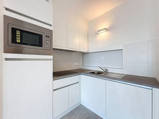 Uiterst rustig gelegen nieuwe assistentiewoning in de gezellige dorpskern van Oostduinkerke. Indeling: inkom met apart toilet, leefruimte met terras, ingerichte keuken, ruime slaapkamer, grote badkamer (o.a. 2de toilet). Zorgaanbod en uitgebreide wellnessfaciliteiten zoals een verwarmd zwembad, sauna, hammam en fitness, aangevuld met gezellige gemeenschappelijke ruimtes. Interessante fiscaliteit. Hier geniet u van comfort, rust en luxe op toplocatie.