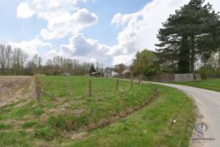 Eigendom met karakter, gelegen op een exceptioneel rustige locatie in Nederzwalm (én toch met een uitstekende ontsluiting).Mits een passende...