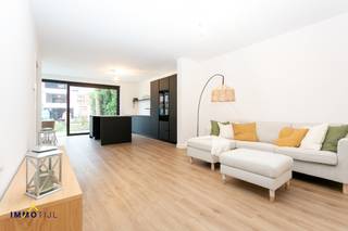 Stijlvolle, energiezuinige nieuwbouwwoning op toplocatie in BuggenhoutOorspronkelijk één huis maar volledig heropgebouwd en opgedeeld in twee aparte,...