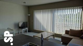 Centraal gelegen in Wommelgem bevindt zich dit volledig gemeubelde en instapklare 1-slaapkamerappartement. Dankzij de centrale ligging geniet u van een vlotte bereikbaarheid en bevinden winkels, openbaar vervoer en andere voorzieningen zich op wandelafstand.<br /><br />Het appartement is volledig ingericht en voorzien van alle nodige meubels en huisraad. U hoeft enkel uw persoonlijke spullen mee te brengen.<br />Het appartement bestaat uit inkomhall met ingemaakte kasten, berging met wasmachine, leefruimte met aangrenzend terras, ingerichte keuken, slaapkamer en badkamer.<br /><br />Vaste forfaitaire kosten: € 280/maand, zijnde elec, gas, water, internet <br />Domiciliëring is niet mogelijk.<br /><br />Voor bijkomende inlichtingen of een bezoek ter plaatse kan u ons contacteren op het nummer 014/51.95.00.