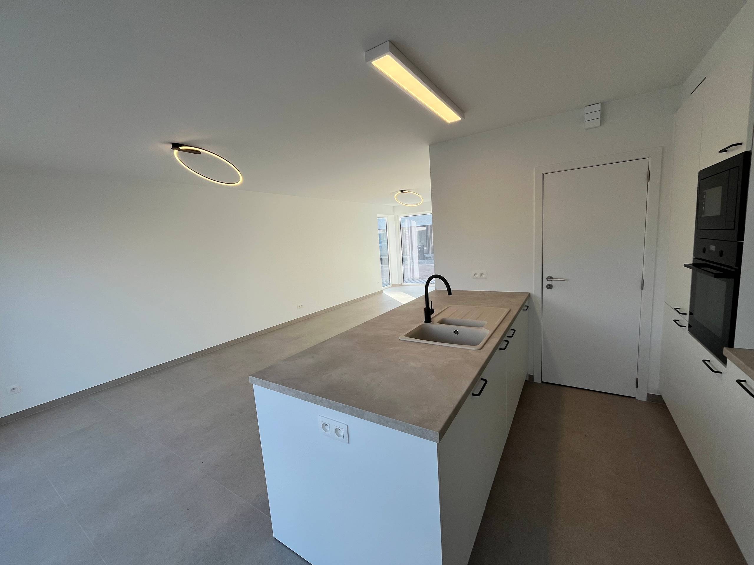 Moderne nieuwbouwwoning voorzien van 3 slaapkamers en carport - foto 5