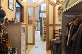 Ontdek deze unieke kans om te wonen in een charmante woning vol authentieke elementen, gelegen pal in het commerciële centrum van Vilvoorde. Deze ruime woning biedt het beste van twee werelden: rust en privacy in een prachtige groene tuin en alle gemakken van de stad op loopafstand. Met lokale handelaars, openbaar vervoer en scholen in de directe omgeving, geniet je van een ongeëvenaarde woonervaring. Ook ideaal voor een vrije beroeper!Het huis is als volgt ingedeeld:Op het gelijkvloers:- Inkomhal met apart toilet- Bureauruimte- Leefruimte met toegang tot tuin en terras- Keuken met toegang tot tuin en terras- Toegang tot de kelderverdieping met verschillende kelderruimtesEerste verdieping:- Nachthal- 2 slaapkamers- Badkamer met recente douche, toilet en bidetZolderverdieping: - 2 kleine bureau ruimtes- 2 slaapvertrekken in de nok- douche, toilet en wastafelVerder is er ook nog:- Een dubbele garagebox (via de Frans Geldersstraat) met automatische garagepoort en volledig onderkelderd (ideaal als hobbyruimte). De garage is verbonden met de tuin van de woning. - Overdekt terras met zicht op de prachtige tuinOp zoek naar een woning zoals deze op een uitstekende locatie? Dan is deze woning precies wat u zoekt! Midden in het commerciële hart van Vilvoorde, met tal van winkels, horeca en voorzieningen binnen handbereik. Wonen in deze woning betekent het beste van comfort, ruimte en authenticiteit. Mis deze unieke kans niet en plan vandaag nog je bezoek.-