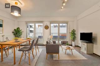 Uitstekend gelegen appartement in het centrum van Roeselare<br /><br />Ontdek dit perfect gelegen appartement in het hart van Roeselare. Dankzij de centrale ligging heeft u vlotte toegang tot een breed aanbod van winkels, gezellige horeca en andere stadsvoorzieningen. <br /><br />Dit 1-slaapkamer appartement biedt: <br />- Lichtrijke leefruimte met veel natuurlijk licht <br />- Volledig uitgeruste open keuken voor optimaal comfort <br />- Ruime slaapkamer voor een aangename nachtrust <br />- Moderne badkamer met douche en meubel met dubbele wastafel <br /><br />Mogelijks garagebox op wandelafstand mee aan te kopen. <br /><br />Een slimme keuze voor wie op zoek is naar een rendabele vastgoedinvestering op een gewilde locatie! <br /><br />Grootste troeven?<br />- Energiezuinig dankzij een gunstig EPC <br />- Ruime slaapkamer<br />- Toplocatie aan de Grote Markt in het centrum van Roeselare <br /><br />Met deze combinatie van locatie, comfort en energiezuinigheid is dit appartement uitermate geschikt voor zowel eigen bewoning als investering! <br /><br />Wens je meer informatie of een bezoek?<br />Neem snel contact op met Mathias via 0472 18 39 90 of mathias.lauwyck@dewaele.com!<br /><br />Deze AI-visualisaties zijn bedoeld als inspiratie. Er werd geen rekening gehouden met technische specificaties, stedenbouwkundige voorschriften of de concrete mogelijkheden tot realisatie.