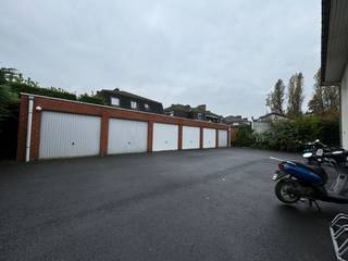 Droge garagebox te KOOP te Harelbeke.Vrij op Na 1 maand opzeg van de huurMomenteel verhuurd € 100 + € 5 GK/maand + Onroerende Voorheffing (+/- 85...