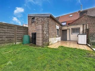 Via de inkomhal betreedt u deze verzorgde woning met een aangename leefruimte, ingedeeld in een gezellige zit- en eethoek. De aansluitende,...
