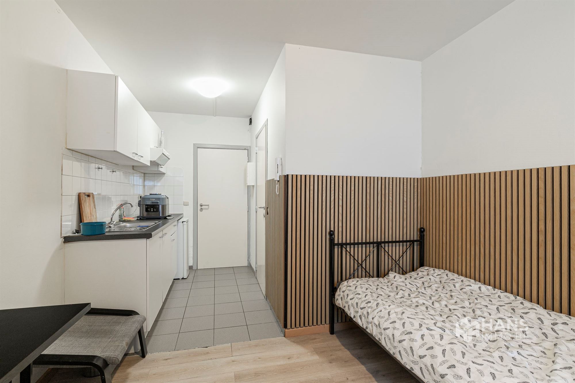 Instapklare studentenkamer (25 m²) op topligging in hartje Antwerpen (2000). - foto 3