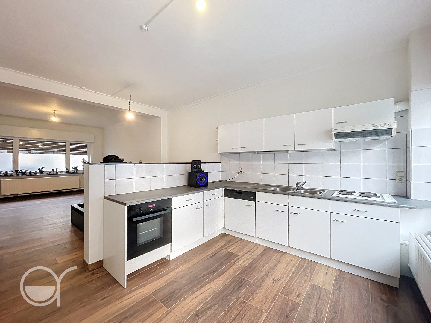 Ruim gelijkvloers appartement met grote binnenkoer in rustige omgeving te Nevele - foto 5