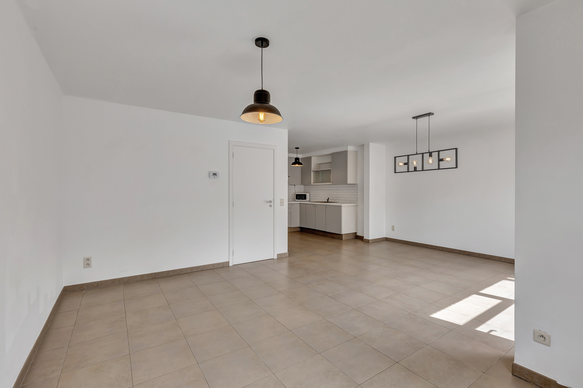 Ruim, instapklaar appartement met terras en autostaanplaats - foto 5