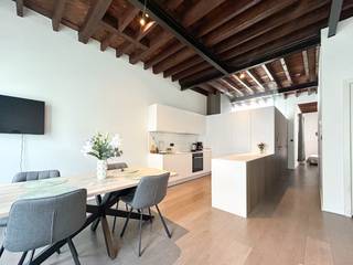 Welkom in dit charmante en lichtrijke 1-slaapkamer appartement, ideaal gelegen in het hart van Antwerpen, aan de bruisende en...