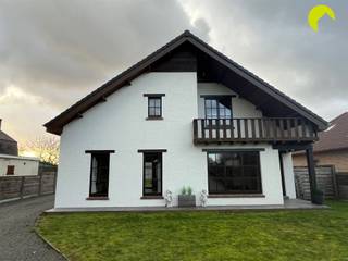 Gelegen in een rustige doodlopende straat, met een vlotte aansluiting op de autosnelweg via de op- en afrit van Wommelgem, nabij...