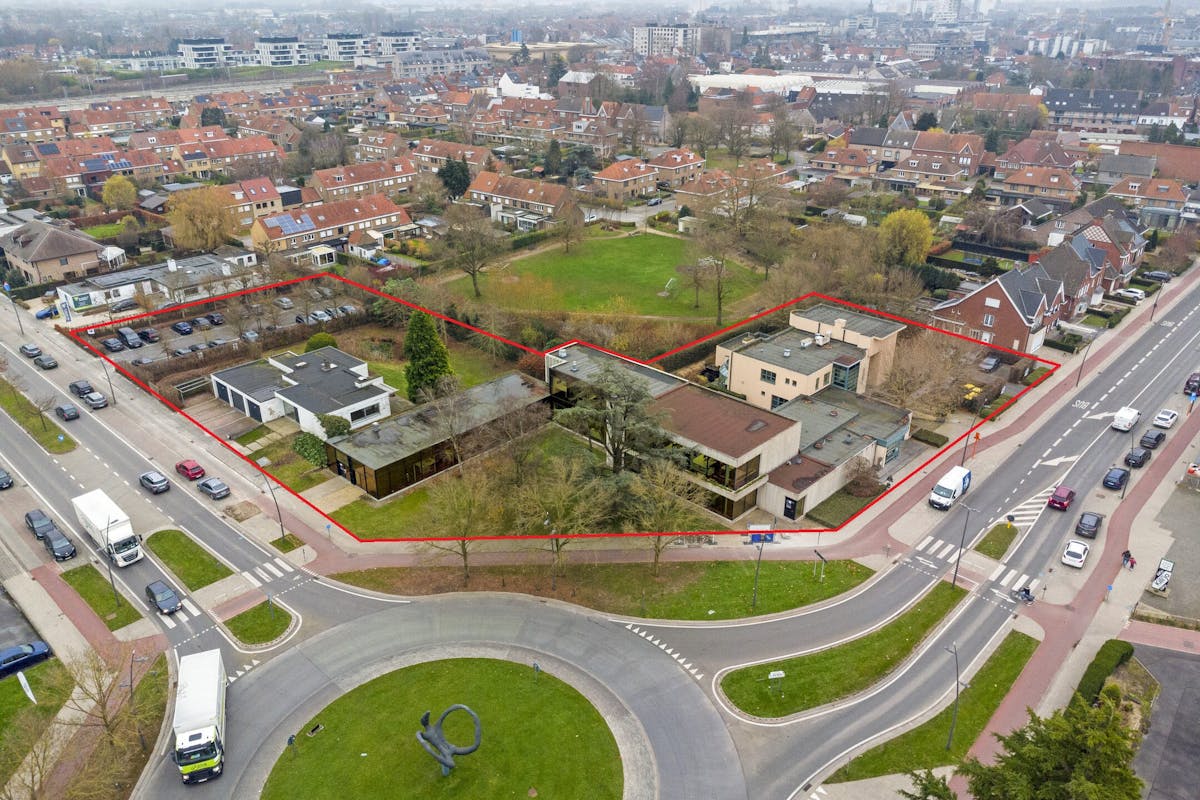 Kantoorgebouw op toplocatie met private parking - foto 1