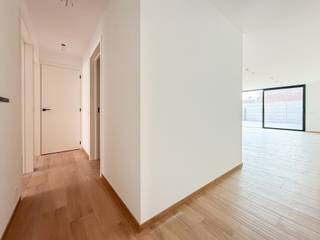 Vandaag nemen we je mee naar een nieuwbouwappartement in het rustige Sint-Amands, nabij scholen, winkels en openbaar vervoer. Op wandelafstand...