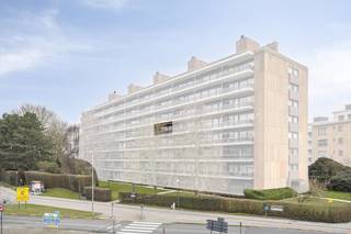 Bent u op zoek naar een appartement waar u nog een persoonlijke touch aan kan geven ? Dit appartement op de 4de verdieping aan de Nieuwelaan 127...